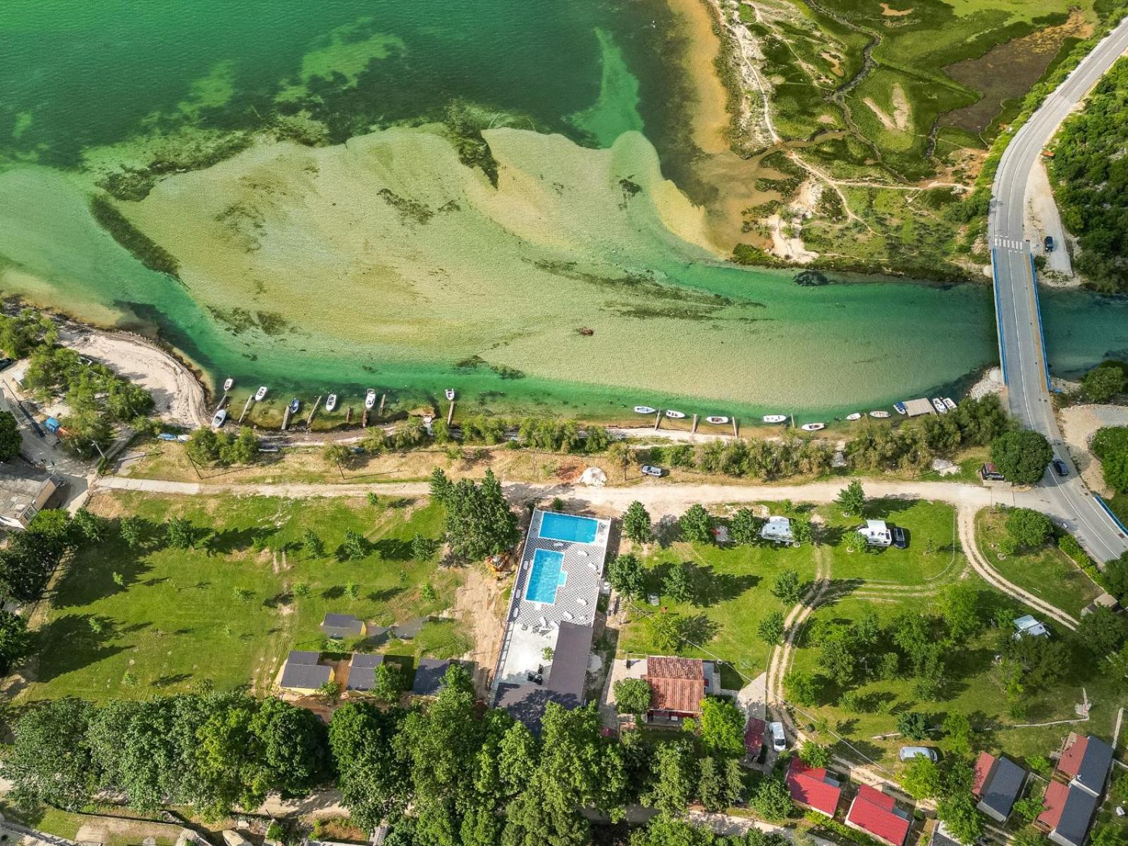 Sunny Resort Donji Karin المظهر الخارجي الصورة